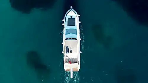 Kekova’da 17 Metrelik Lüks Motoryat ile Özel Deniz Kaşifi