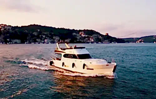 Bebek'te 12 Kişilik Lüks Yat ile Boğaz’da Keyifli Bir Gezinti