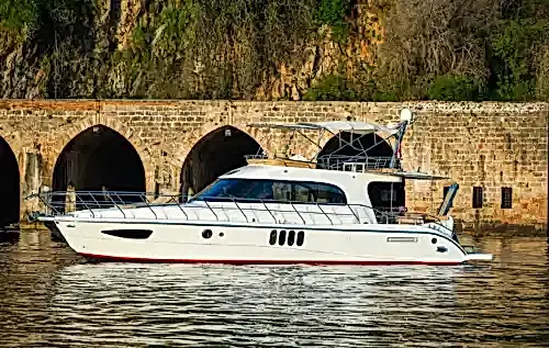 Alanya’da 16 Metrelik Özel Yapım Tekne ile Keyifli Gezi ve Özel Etkinlikler