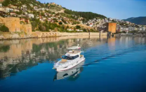 Alanya’da 16 Metrelik Özel Yapım Tekne ile Keyifli Gezi ve Özel Etkinlikler