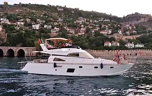 Alanya’da 17 Metrelik 3 Kabinli Muhteşem Konforlu Gulet ile Özel Deneyim