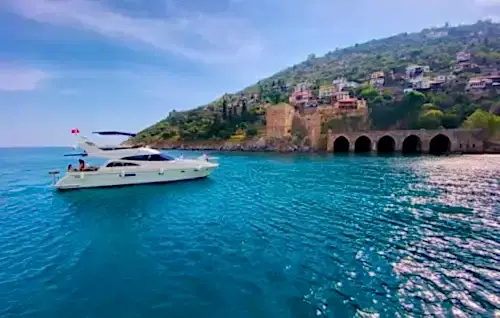 Alanya'nın Eşsiz Maviliklerine Açılmak İçin Özel Tekne
