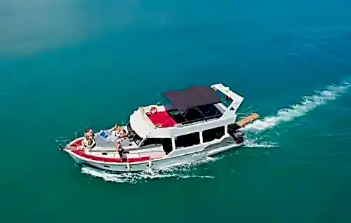 Alanya’da 15 Metre Uzunluğunda, Özel Yapım Geniş ve Konforlu Tekne