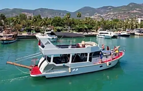 Alanya’da 15 Metre Uzunluğunda, Özel Yapım Geniş ve Konforlu Tekne