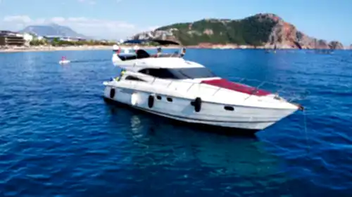 Alanya'da Eşsiz Organizasyonlar İçin 3 Kabinli, 12 Kişi Kapasiteli Princess Marka Motoryat 