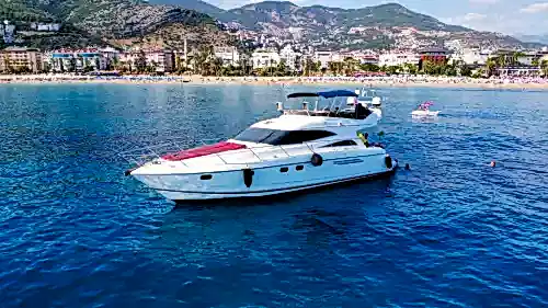 Alanya'da Eşsiz Organizasyonlar İçin 3 Kabinli, 12 Kişi Kapasiteli Princess Marka Motoryat 