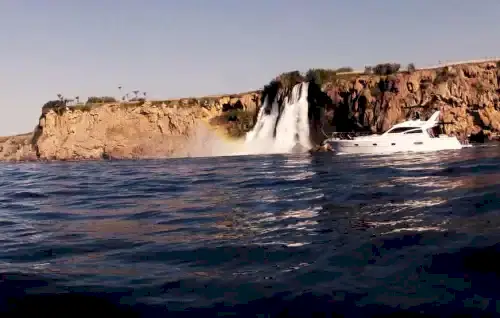 Antalya’da 17 Metre Uzunluğunda, 12 Kişilik Modern ve Şık Özel Yapım Tekne