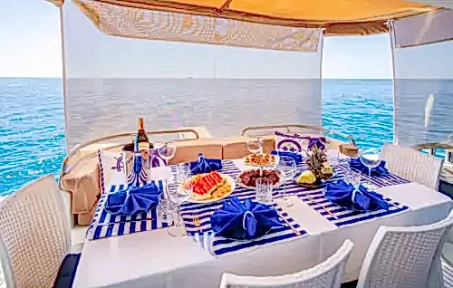 Antalya'nın Büyüleyici Maviliklerinde 16 Metre Özel Yapım Yat ile Lüks Gezi