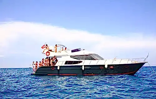 Antalya'nın Büyüleyici Maviliklerinde 16 Metre Özel Yapım Yat ile Lüks Gezi