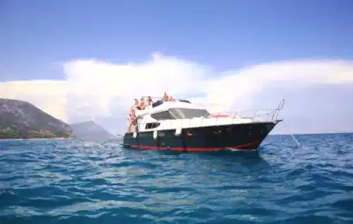 Antalya'nın Büyüleyici Maviliklerinde 16 Metre Özel Yapım Yat ile Lüks Gezi