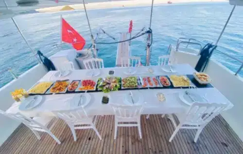 Antalya’nın Büyüleyici Maviliğine Yolculuk İçin, Özel Yapım Tekne