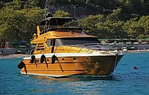 Antalya'da 23 Metrelik Princess Marka Motoryat: 4 Kabinli Lüks ve Konforlu Mavi Yolculuk