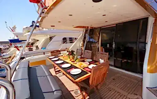 Antalya'da 23 Metrelik Princess Marka Motoryat: 4 Kabinli Lüks ve Konforlu Mavi Yolculuk