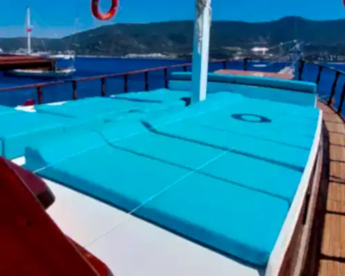 Bodrum’da 14 Metrelik 8 Kişilik Tekne ile Günübirlik Lüks Deniz Keyfi