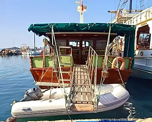Bodrum’un göz alıcı koylarını keşfetmek için tasarlanmış 18 metrelik özel yapım tekne