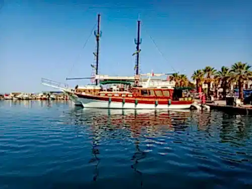 Bodrum’un göz alıcı koylarını keşfetmek için tasarlanmış 18 metrelik özel yapım tekne