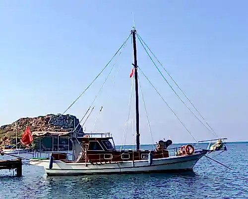 Bodrum’un Benzersiz Koylarını 12 Metre Uzunluğundaki Tekne İle Keşfedin