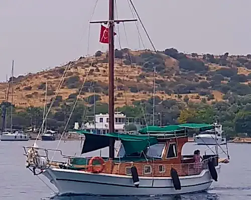 Bodrum’un Benzersiz Koylarını 12 Metre Uzunluğundaki Tekne İle Keşfedin