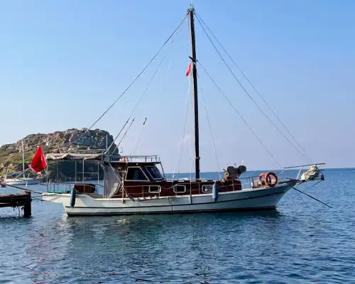 Bodrum’un Benzersiz Koylarını 12 Metre Uzunluğundaki Tekne İle Keşfedin