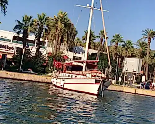 Bodrum'un Eşsiz Güzelliklerini Keşfetmek İçin Teknemiz Konfor ve Lüksü Bir Arada Sunuyor