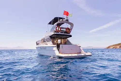 Bodrum’da 14 Metrelik Motoryat ile Günübirlik veya Saatlik Lüks Turlar