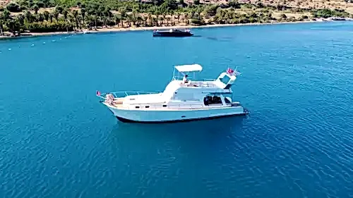 Bodrum'un Büyüleyici Koylarında ile Günübirlik veya Saatlik Lüks Deneyim Sunan Kiralık Tekne
