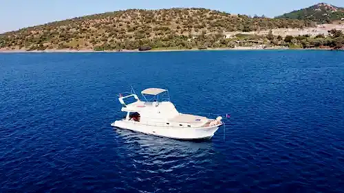 Bodrum'un Büyüleyici Koylarında ile Günübirlik veya Saatlik Lüks Deneyim Sunan Kiralık Tekne