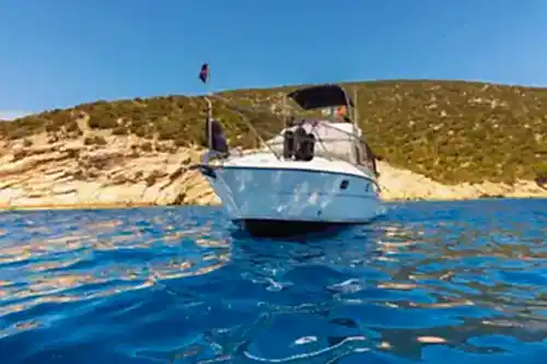 Bodrum’da 14 Metrelik Motoryat ile Günübirlik veya Saatlik Lüks Turlar