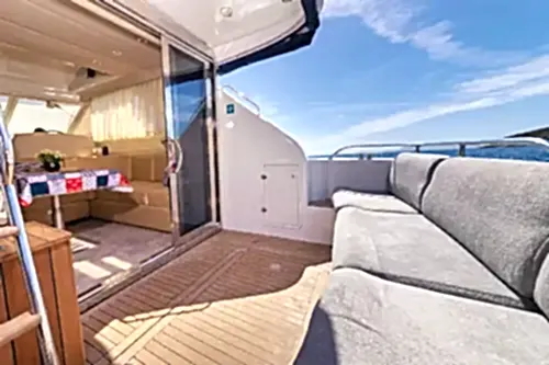 Bodrum’da 14 Metrelik Motoryat ile Günübirlik veya Saatlik Lüks Turlar