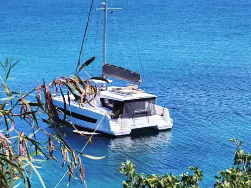 Bodrum’da 14 Metrelik Bali Katamaran ile Lüks Konaklamalı Mavi Tur