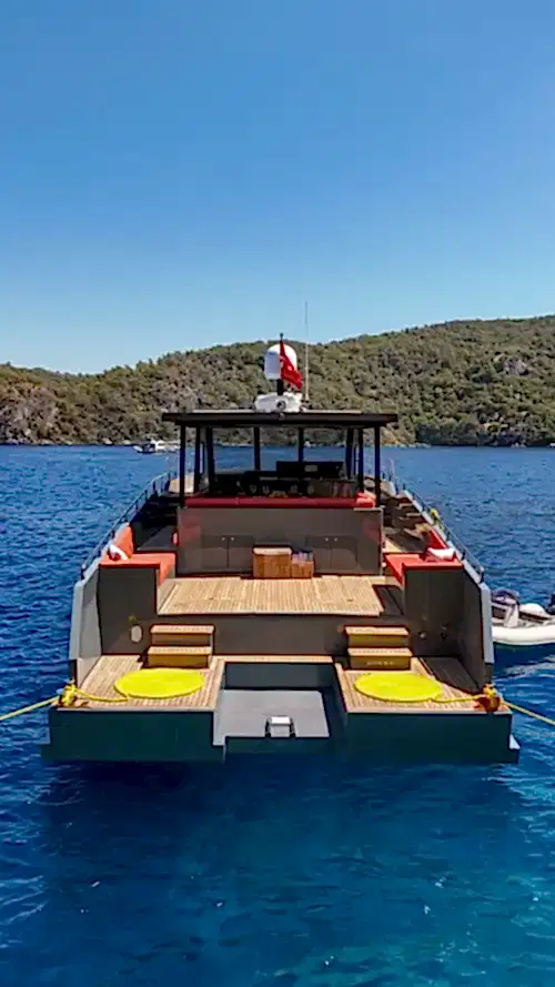 2 Kabinli Şık Motoryat – Özel Günleriniz İçin Mükemmel Seçim