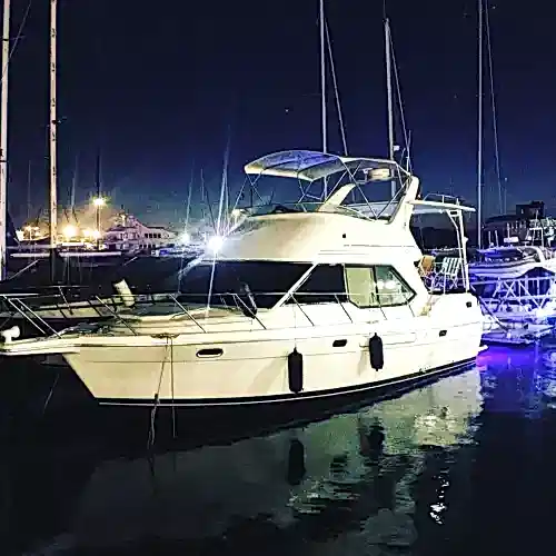 Çeşme’de Bayliner Motoryat ile Lüks Deniz Turu Deneyimi