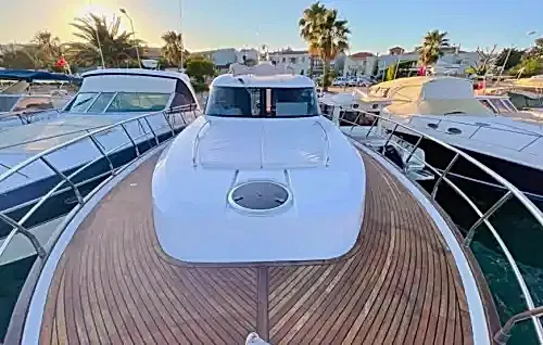 Çeşme'de Ultra Lüks Yat Kiralama 8 Kişiye Kadar