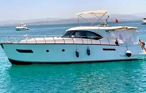 Çeşme'de Ultra Lüks Yat Kiralama 8 Kişiye Kadar