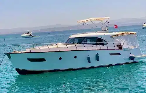 Çeşme'de Ultra Lüks Yat Kiralama 8 Kişiye Kadar