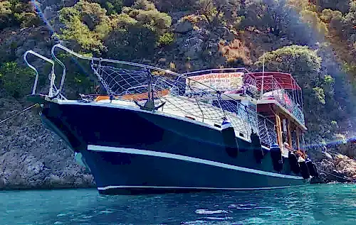 Fethiye Koylarında Büyük Gruplar İçin Şık ve Rahat Tekne Turu