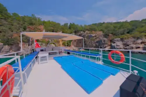 Müzik, Güneş ve Deniz: Fethiye’de 12 Kişilik Tekne Keyfi