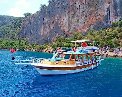 Müzik, Güneş ve Deniz: Fethiye’de 12 Kişilik Tekne Keyfi