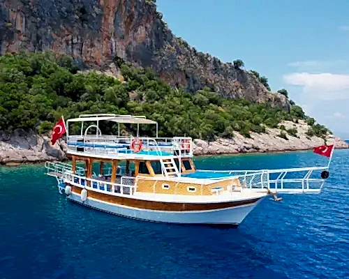 Müzik, Güneş ve Deniz: Fethiye’de 12 Kişilik Tekne Keyfi
