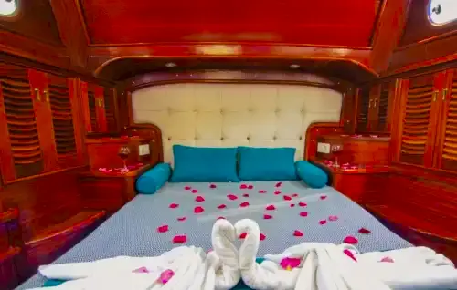 Fethiye'de Saatlik veya Günübirlik Kiralık 12 Metrelik Özel Tekne