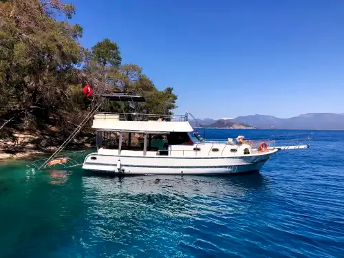Fethiye’nin Benzersiz Koylarında Keyifli ve Konforlu Bir Gün Geçirin