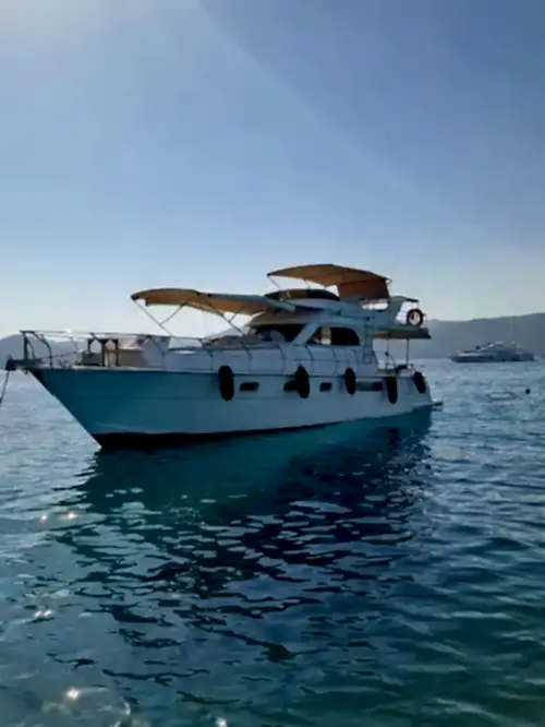 Göcek’te 8 Kişilik Lüks Motoryat ile Deniz Keyfi Sizi Bekliyor!