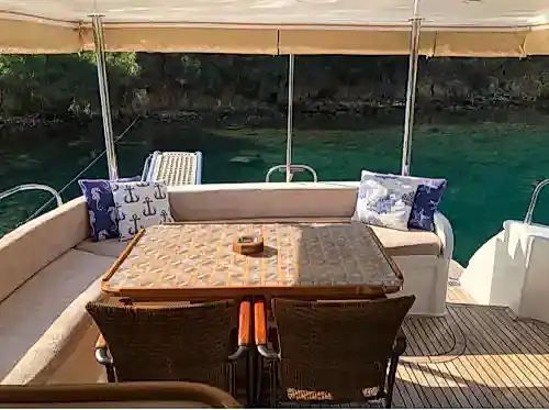 Göcek’te 8 Kişilik Lüks Motoryat ile Deniz Keyfi Sizi Bekliyor!