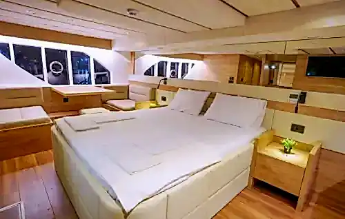 12 Kişilik Konforlu ve Şık Trawler Yat ile Göcek’te Seyir