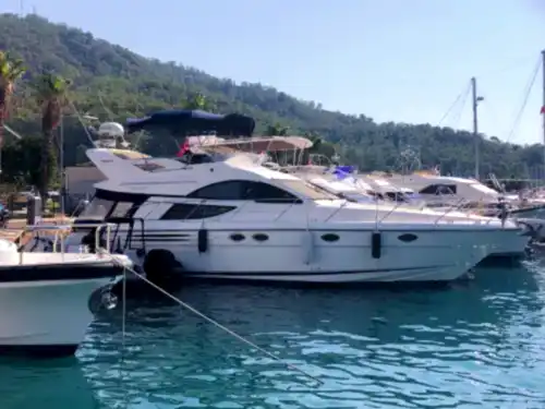 Göcek’te 16 Metrelik Fairline Motoryat ile Özel ve Lüks Bir Tatil