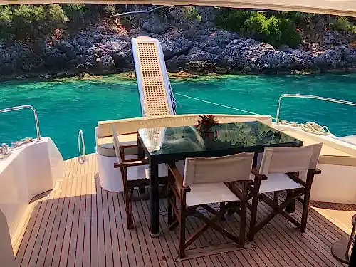 13 Metrelik Özel Yapım Motoryat – Rahat Kabinler, Yüksek Konfor