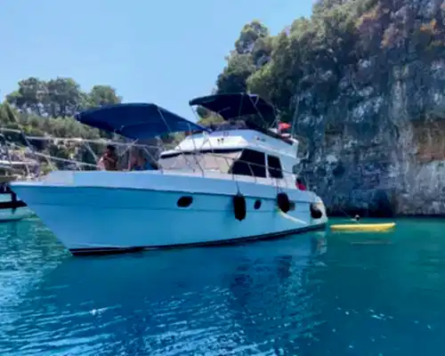 13 Metrelik Özel Yapım Motoryat – Rahat Kabinler, Yüksek Konfor