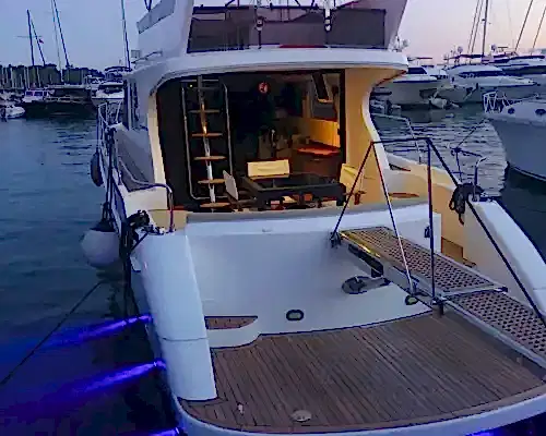 13 Metrelik Özel Yapım Motoryat – Rahat Kabinler, Yüksek Konfor