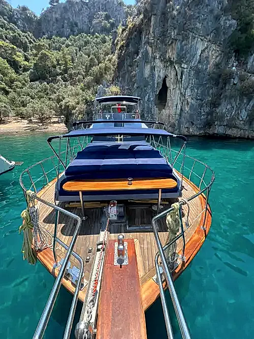 Göcek Tekne Kiralama | 12 Kişi Günübirlik, 6 Kişi Konaklamalı, Klimalı, Yakıt Dahil