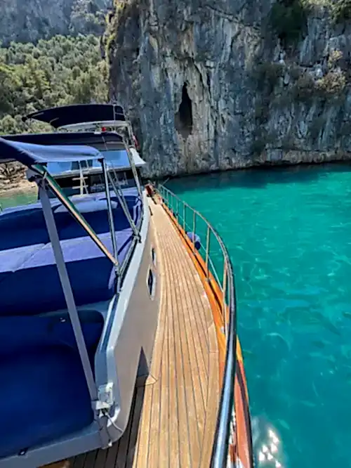 Göcek Tekne Kiralama | 12 Kişi Günübirlik, 6 Kişi Konaklamalı, Klimalı, Yakıt Dahil